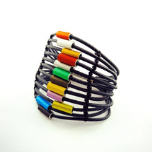 Carica l'immagine nel visualizzatore di Gallery, Bracciale multifili cilindri colorati