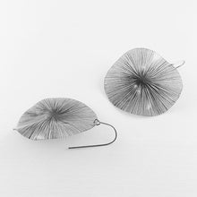 Carica l'immagine nel visualizzatore di Gallery, Orecchini Dandelion