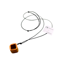 Carica l'immagine nel visualizzatore di Gallery, Ciondolo Io