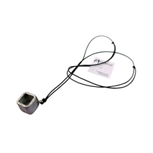 Carica l'immagine nel visualizzatore di Gallery, Ciondolo Io