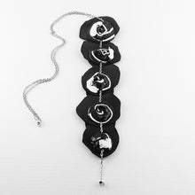Carica l'immagine nel visualizzatore di Gallery, Pendente V33 White Album 5 rose