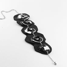 Carica l'immagine nel visualizzatore di Gallery, Pendente V33 White Album 5 rose