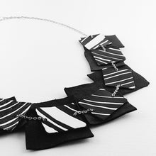Carica l'immagine nel visualizzatore di Gallery, Collana V33 Tessere girocollo