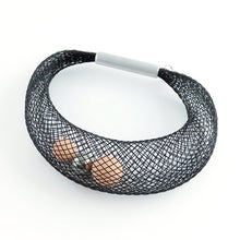 Carica l'immagine nel visualizzatore di Gallery, Bracciale ciambella grande