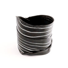 Carica l'immagine nel visualizzatore di Gallery, Bracciale alto V33 White Album