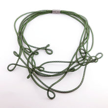 Carica l'immagine nel visualizzatore di Gallery, Collana Confusion media