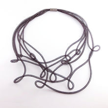 Carica l'immagine nel visualizzatore di Gallery, Collana Confusion media