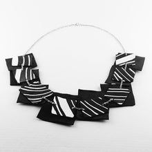 Carica l'immagine nel visualizzatore di Gallery, Collana V33 Tessere girocollo