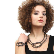 Carica l'immagine nel visualizzatore di Gallery, Bracciale Nodo strass