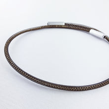 Carica l'immagine nel visualizzatore di Gallery, Collare Grace 1 giro