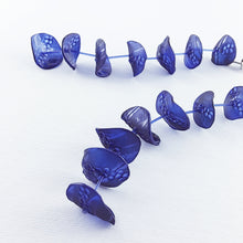 Carica l'immagine nel visualizzatore di Gallery, Orecchini Consequenze Queen