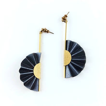 Carica l'immagine nel visualizzatore di Gallery, Orecchini Sensu Lungo