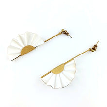 Carica l'immagine nel visualizzatore di Gallery, Orecchini Sensu Lungo