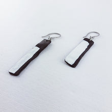 Carica l'immagine nel visualizzatore di Gallery, Orecchini V33 White Album semplici