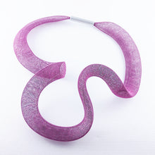 Carica l&#39;immagine nel visualizzatore di Gallery, Collana Wave piccola - &quot;Raid a wave&quot;
