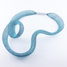 Carica l&#39;immagine nel visualizzatore di Gallery, Collana Wave piccola - &quot;Raid a wave&quot;
